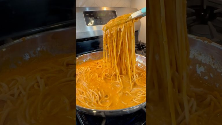 Cómo Hacer Espaguetis Rojos Cremosos en Salsa Chipotle #recetas #cooking #shorts #pasta    #recipe