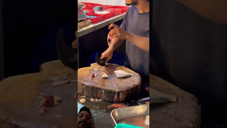 #streetfood #food #indianstreetfood #indianfood #viralvideo #ytshorts #seafoodrecipes #fishcuting