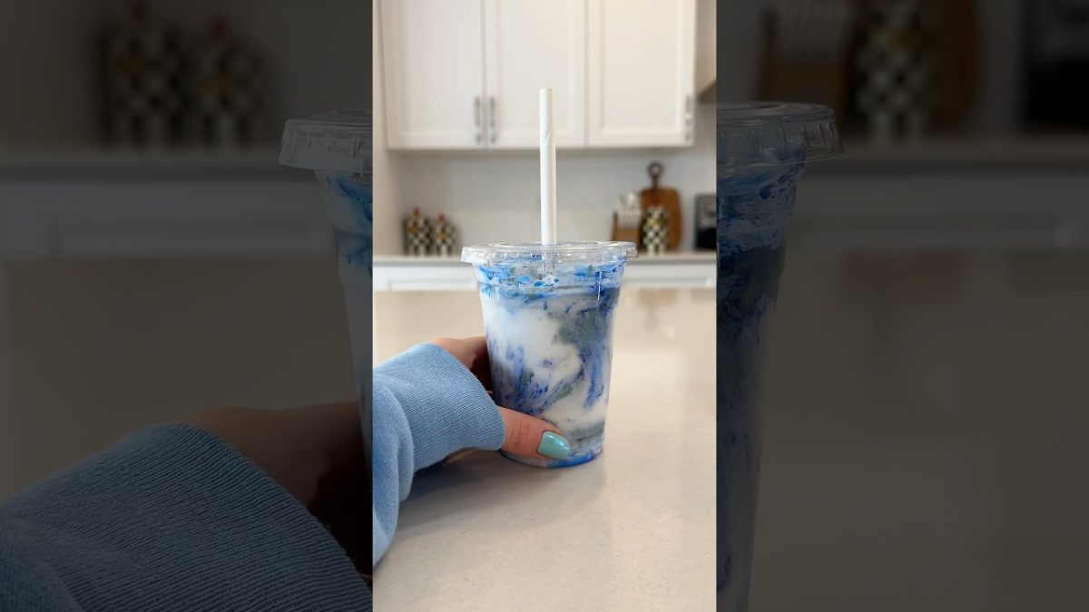 Coconut cloud smoothie 🩵 #smoothie #recipe #healthy #satisfying #viralvideo #fyp #shorts #aesthetic
