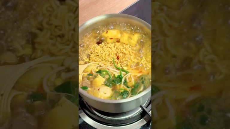 Beef Meatball Ramen 🍜 #ramen #noodles #easyrecipe #cooking #food #instantnoodles #meatballs #beef