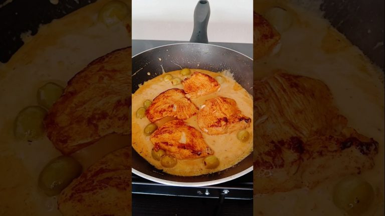 Would you eat this? 🐔🫒🧄👌 #shorts #asmr #cooking #dinner #chicken #olives #wine @MealsofFoodies