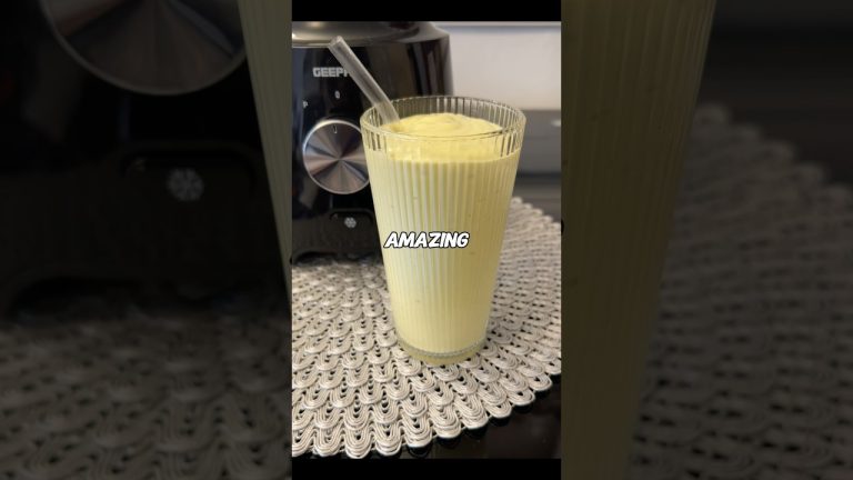 The smoothie combines nutrients, energy and delicious freshness.#smoothierecipes #healthylife