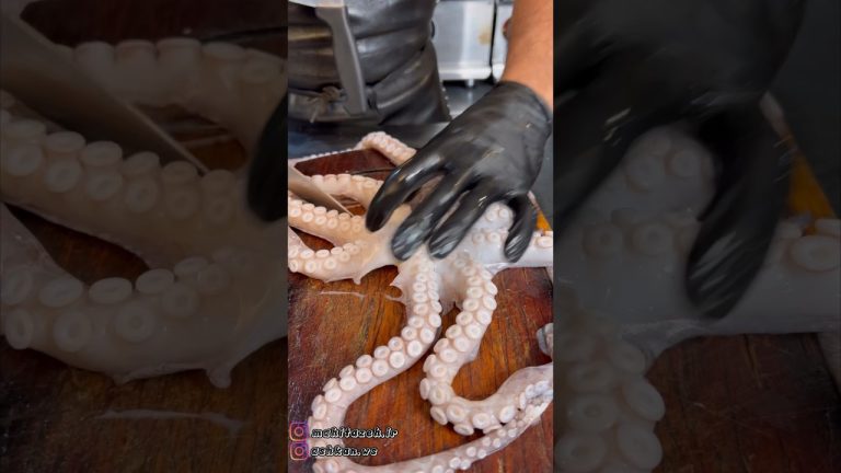 The best way to cook fried octopus 😰🦑#seafood #octopus #sea