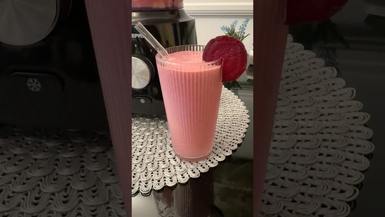 This smoothie provides essential nutrients, boosts energy #smoothierecipes #healthylife #smoothie
