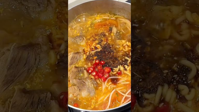 Beef Tomato Ramen 🍜 #beef #tomato #ramen #instantnoodles #instantramen #cooking #food #recipe #egg