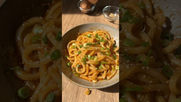 Just 10 minutes to make this chili garlic oil noodles! Easy spicy noodle recipe! So good!