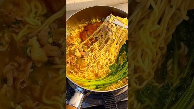 Beef Egg Noodles 🍜 #beef #egg #ramen #noodles #easyrecipe #instantnoodles #instantramen #recipe