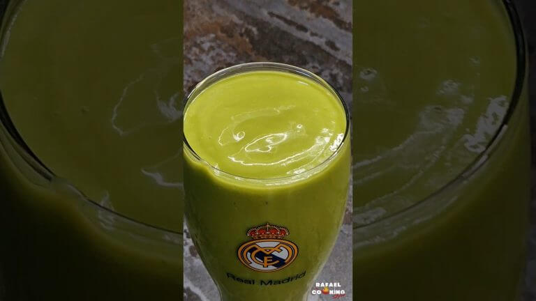 Creamy Green Smoothie Mango Avocado & Spinach #smoothie #smoothierecipes #smoothiedietforweightloss