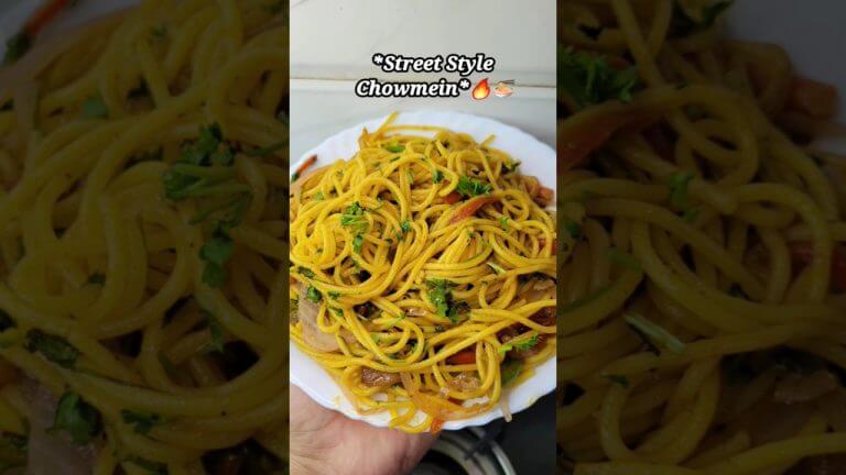 Let's Make *Street Style CHOWMEIN*🍜🔥#chowmein #noodles #shorts  @cookingwithvaishnavi