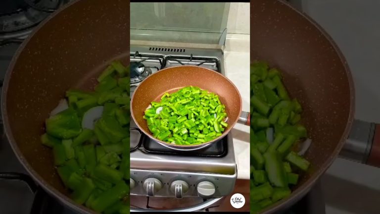 Chicharrón con nopales, en salsa verde