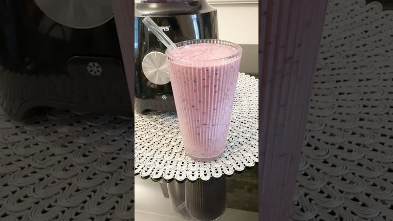 This smoothie reduce bloating,improve skin, feel your best.#smoothierecipes #smoothie #healthylife