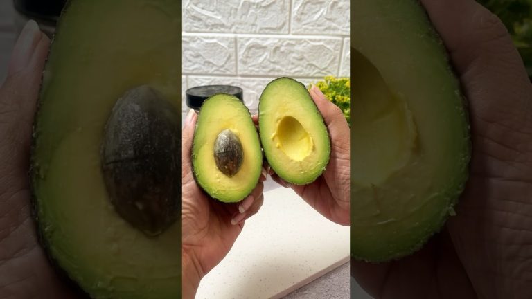 Healthy Smoothie Recipe | Weight Loss Recipe | Avocado Oats Smoothie #healthy #shorts #viral