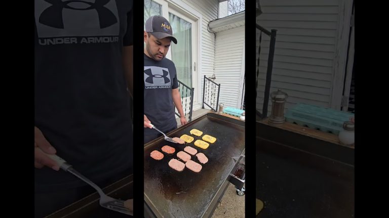 Cooking breakfast for my family spam,eggs,hashbrowns #breakfast #blackstone #cooking #eggs