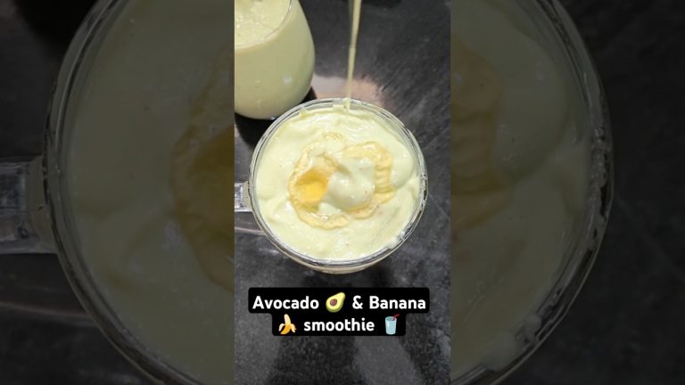 Healthy avocado 🥑 & banana 🍌 smoothie for breakfast #avocadosmoothie #healthy #breakfast #shorts
