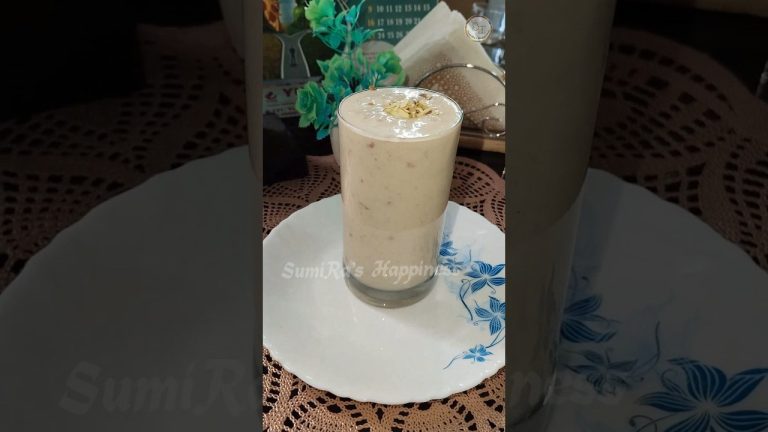 Easy BANANA Milkshake Recipe 🍌 #bananashake #bananas #bananarecipe #shorts #shakerecipe #smoothie