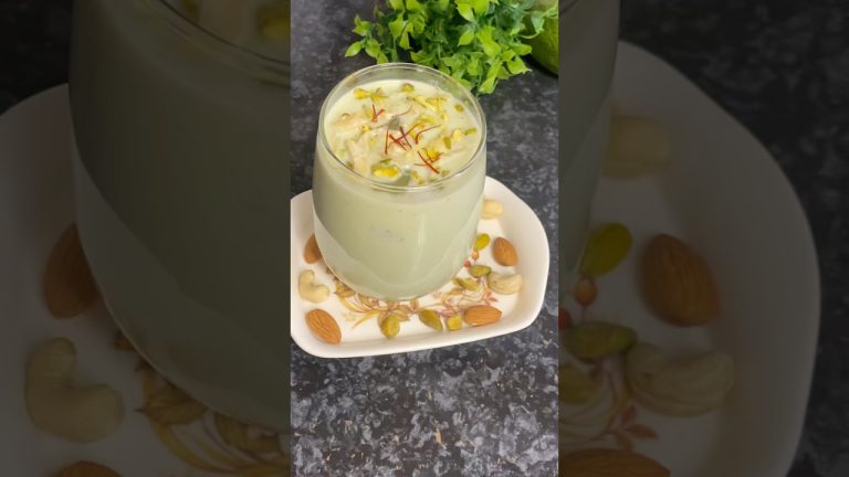 Healthy juice 🥑 smoothie #avocadosmoothie #smoothie #recipe #easyrecipe #shorts