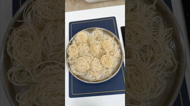 न गहु दळायचे न चिक पाडायचा | रव्याच्या कुरडया | रव्याची कुरडई | Kurdai Recipe Madhura