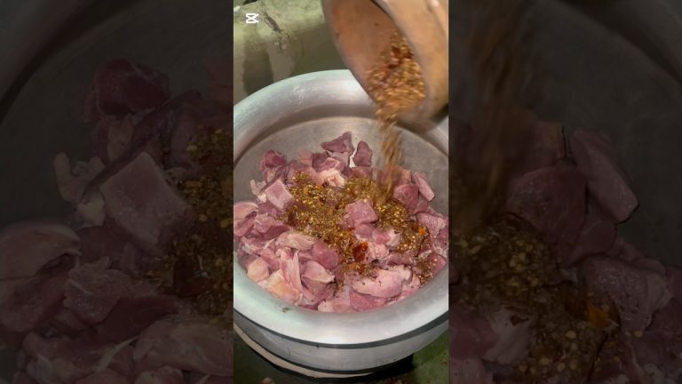 ভাজা মসলা দিয়ে ঝাঁঝালো গরুর মাংস রান্না। #villagelife #cooking #beef #meet #recipe #shorts