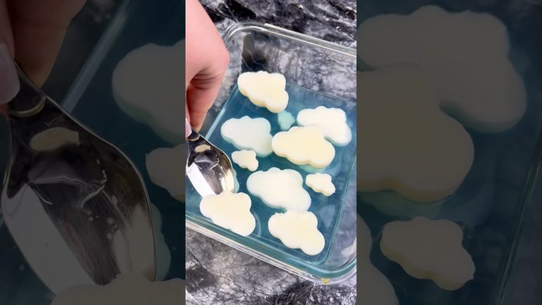 sky jelly with fluffy clouds ☁️🩵 #sweet #dessert #jelly #satisfying #jellycake