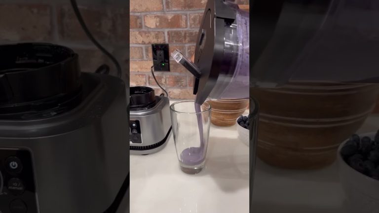 EASY SUPERFOOD BLUEBERRY SMOOTHIE RECIPE