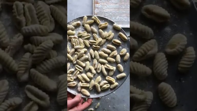 Here's how to shape cavatelli using your homemade semolina pasta dough #shorts #makeitdelicious