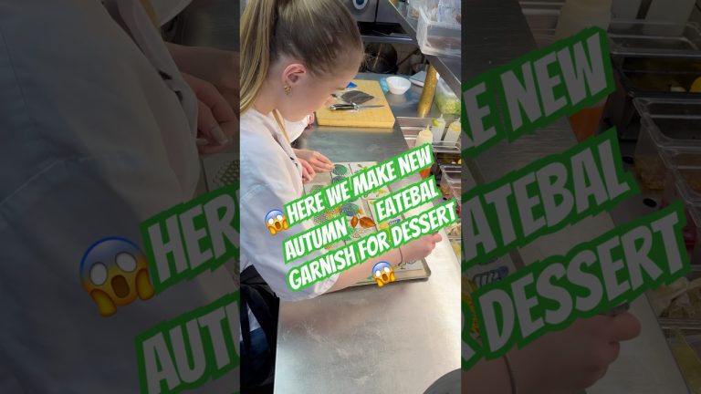 New recipe of autumn leaves 🍁 garnish for dessert #autuman #chefselection  #autumn #dessert