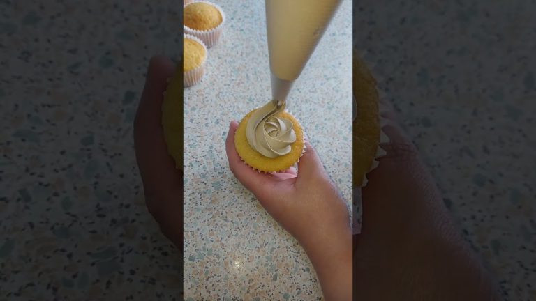 Cupcake Piping Technique Tutorial| Buttercream| Decorating techniques and Ideas| Flowers| Rose|