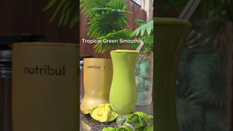 Green breakfast smoothie. #smoothierecipes #breakfastsmoothies #smoothieforweightloss