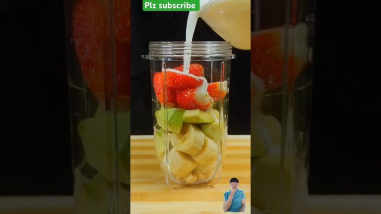 avocado strawberry smoothie #shorts #smoothie #shortvideo #ytshorts #youtubeshorts #trending #juice