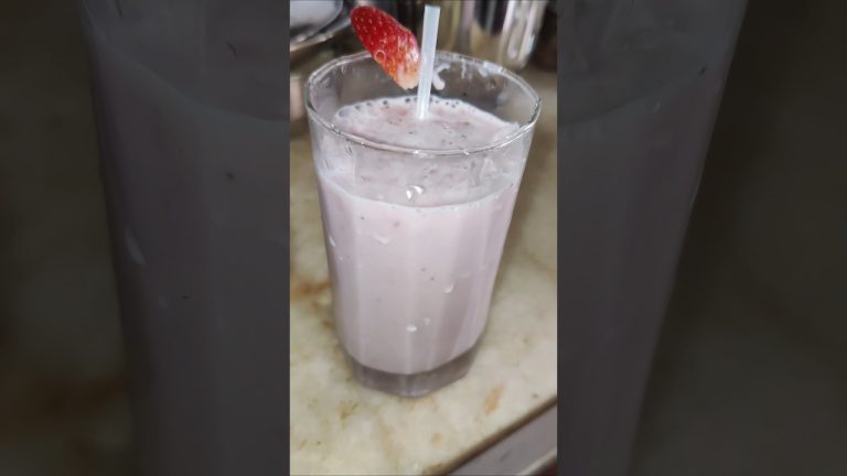 Strawberry Shake🧋#food #shorts #ytshorts #trending #punjabisong #punjabimusic #love #rrrevent #song