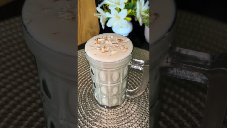Healthy Banana shake😋#shorts#healthyshake#bananashake#banana#recipe#shake#food#viralshorts#trending