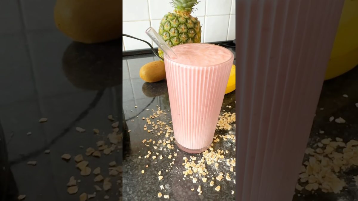 This smoothie recipes combines sweetness and fiber #smoothierecipes #healthylife #smoothie #healthy