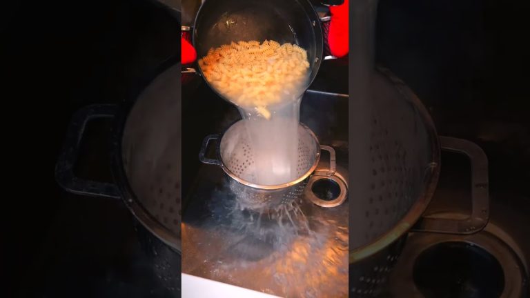 Easy Dinner CREAMY Chicken Pasta!