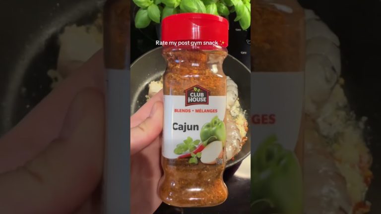 Creamy cajun shrimp 🦐 #shrimp #cooking #seafoodrecipes #cajunshrimp