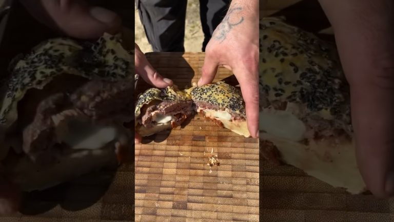 Бургер-пирожок от @alex_gasss #нагриле #рецепт #bbq #бургерная #гриль