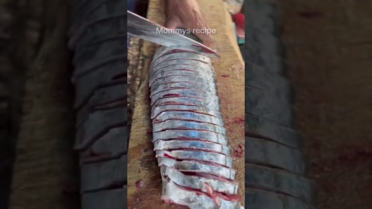 Vanjaram Fish Cutting | Sea Food Recipes | Pamban Bridge Rameshwaram | mommys recipe