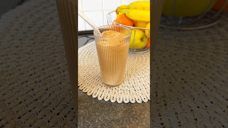 This delicious smoothie tastes like a brownie#smoothierecipes #smoothie #healthylife #healthy