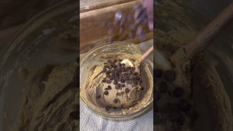 CHOCOLATE CHIP COOKIE BAR #dessert #cake #sweet #recipe #easyrecipe #food #baking