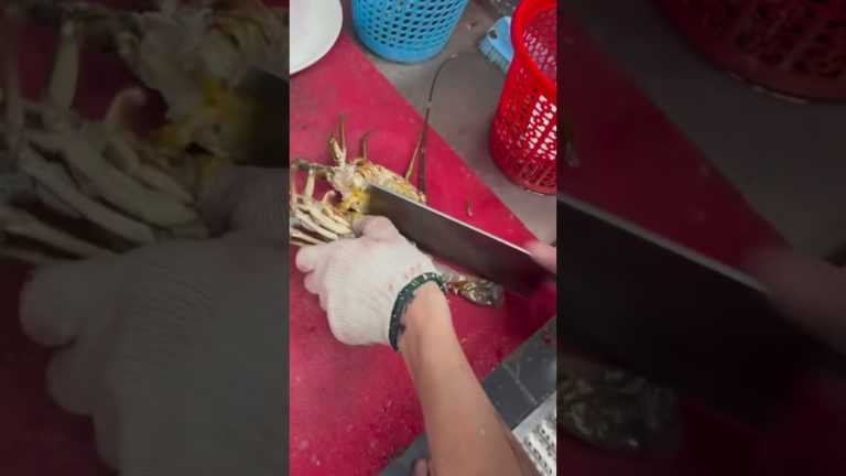 Lobster 🦞 Cutting #recipe #lobster #seafoodprep #seafood #shrimp #fishing #seafoodrecipes