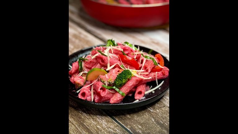 Pasta can be made healthy and full of anti-oxidants too. Beetroot Pink Pasta with veggies #shorts
