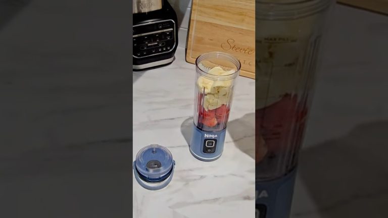 Ninja Blast Strawberry and Banana Smoothie #smoothie #bestninjablender #portableblender