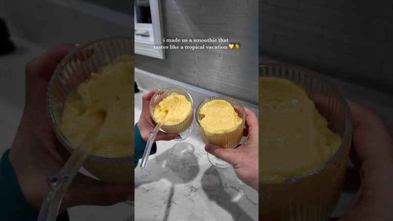 We make this tropical smoothie for two almost every day 🥭💛 #shorts #recipe #smoothie