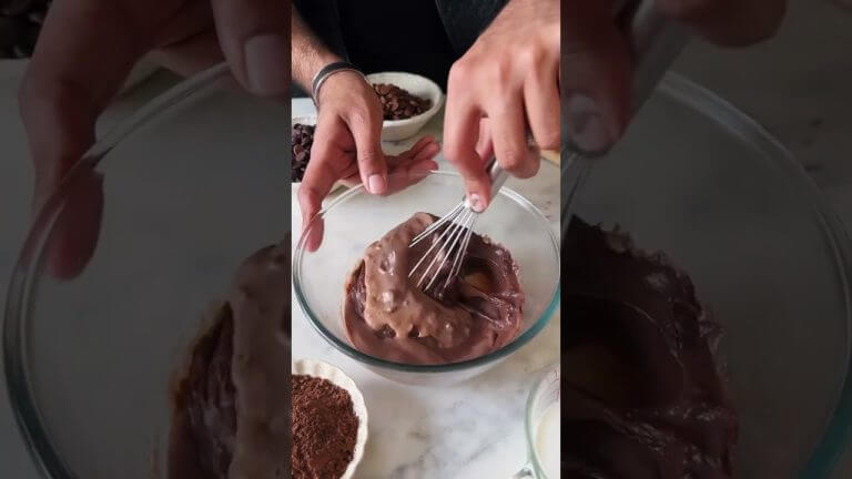 *4 INGREDIENT* EGGLESS CHOCOLATE PUDDING AT HOME #shorts