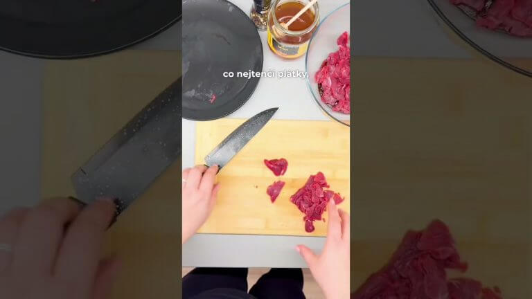 Ideální svačinka nejen na cesty: Sušené hovězí maso naložené v BBQ omáčce #toprecepty #recipe #BBQ