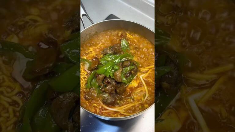 Chili Beef Noodles 🍜 #chili #beef #instantnoodles #ramennoodles #cooking #recipe