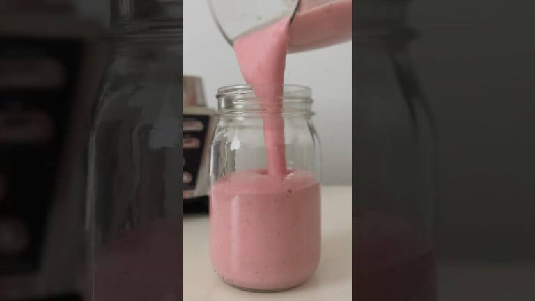 The easiest 3-ingredient smoothie recipe!