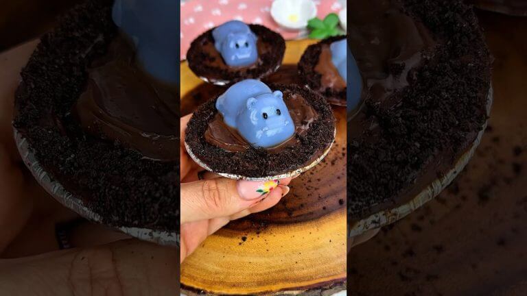 Mini dessert hippo-pie-tamuses 🍮 #dessert #chocolate #hippos #pannacotta #jiggly #kawaii #baking