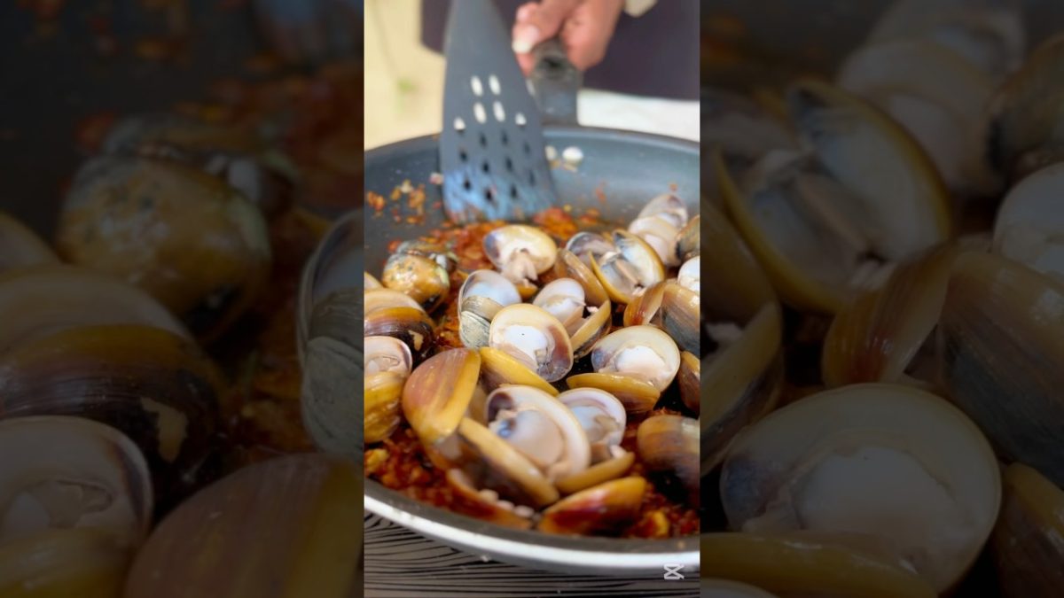 Spicy clams recipe 😋 #shorts #cooking #clamsrecipe