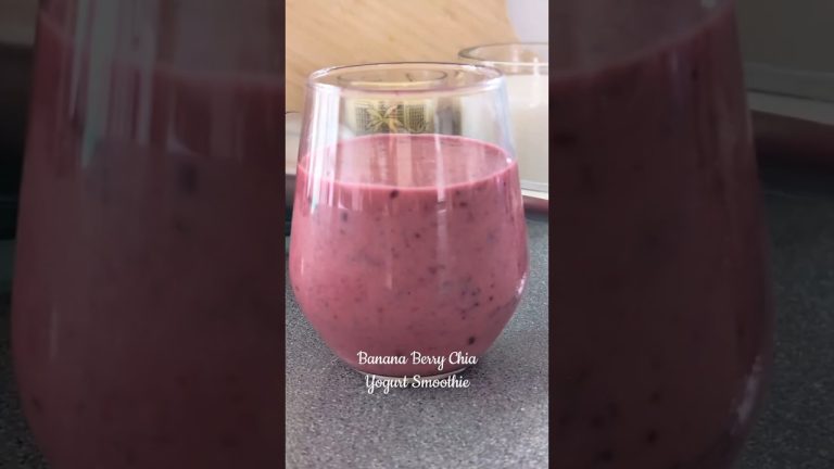 Banana Berry Chia Yogurt Smoothie – Hand Held Blender Recipe #smoothie #supersmoothie #smoothiebowl