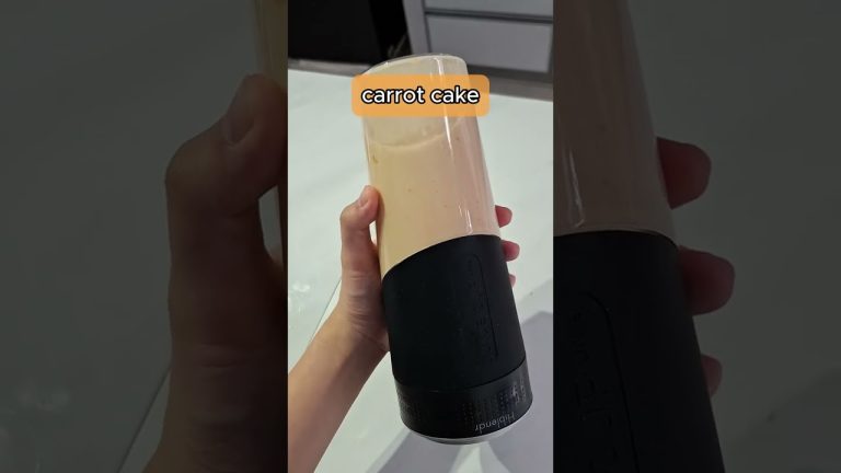 🥕 Indulge in our Carrot Cake Smoothie #CarrotCakeSmoothie #HealthyTreats #SmoothieRecipes